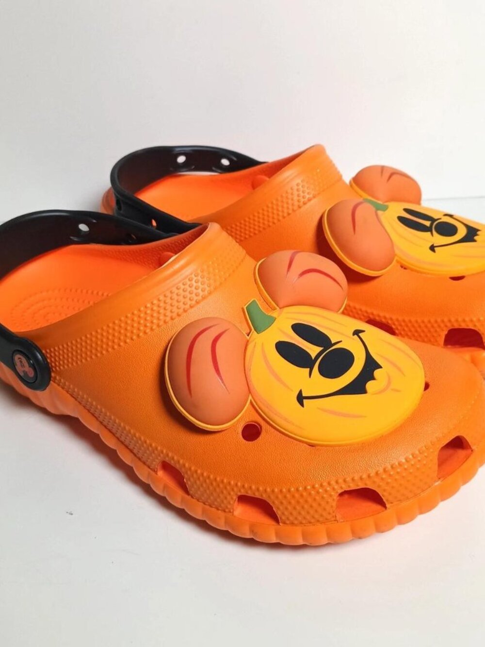 Disney Parks Crocs Mickey Mouse Pumpkin Halloween Orange Shoes Mens 7 W 9 - Picture 8 of 8